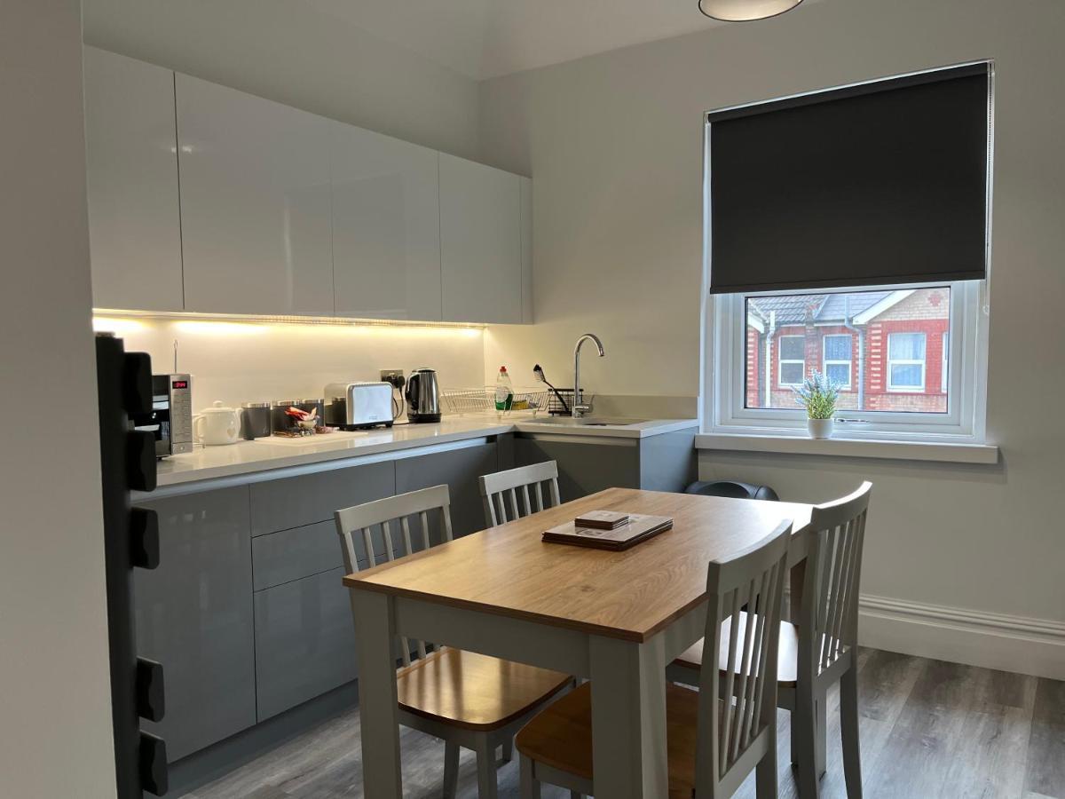 Entire Spacious 4 Bedroom Apartment In Bournemouth Exterior foto